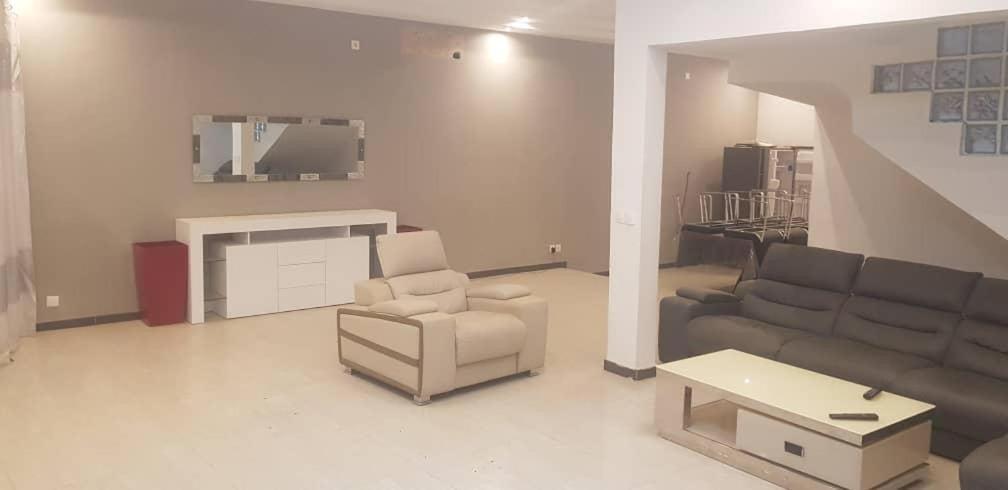Saly - Villa Kage 6 Chambres -Clim-Wifi-Eau Chaude-Billard-Babyfoot-Ping Pong-Canal - Electricite Non Comprise Exteriér fotografie