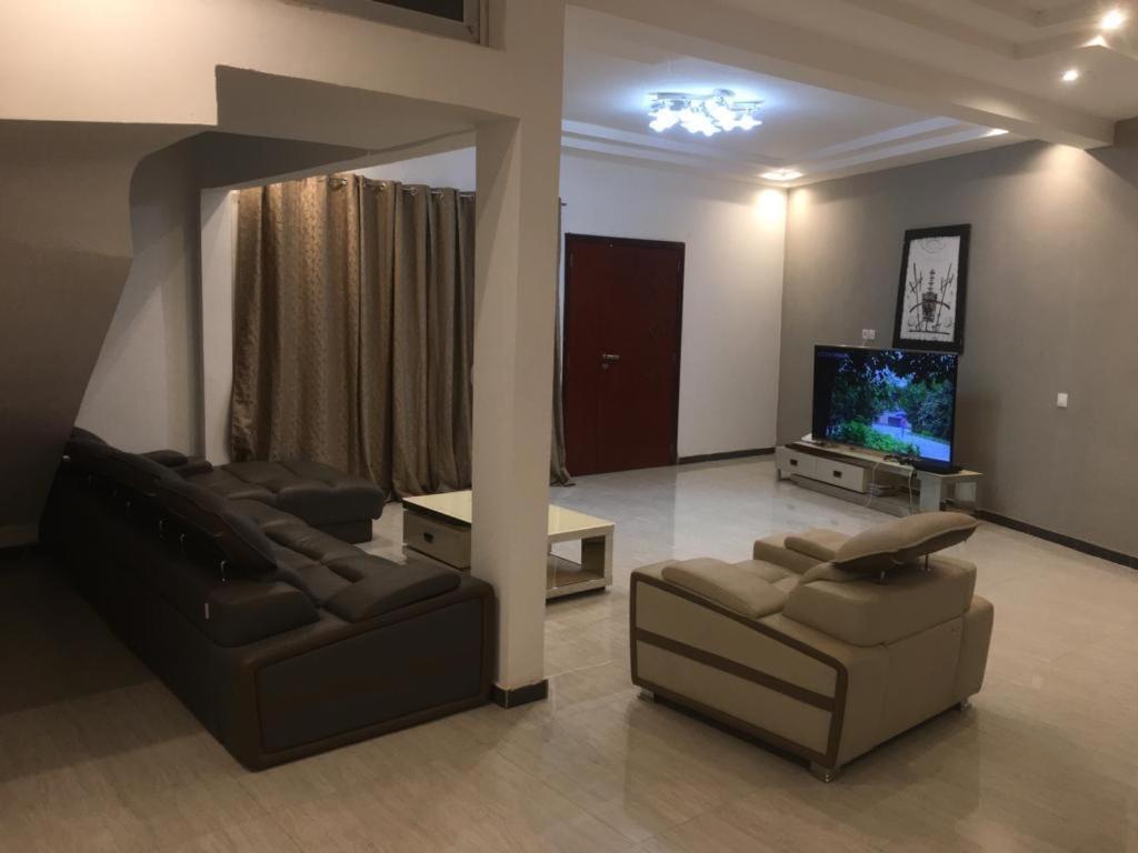 Saly - Villa Kage 6 Chambres -Clim-Wifi-Eau Chaude-Billard-Babyfoot-Ping Pong-Canal - Electricite Non Comprise Exteriér fotografie