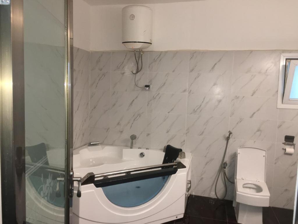 Saly - Villa Kage 6 Chambres -Clim-Wifi-Eau Chaude-Billard-Babyfoot-Ping Pong-Canal - Electricite Non Comprise Exteriér fotografie