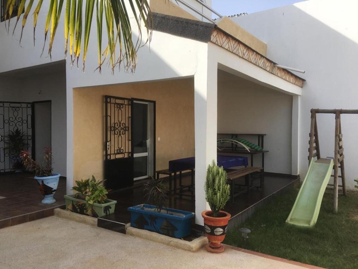 Saly - Villa Kage 6 Chambres -Clim-Wifi-Eau Chaude-Billard-Babyfoot-Ping Pong-Canal - Electricite Non Comprise Exteriér fotografie