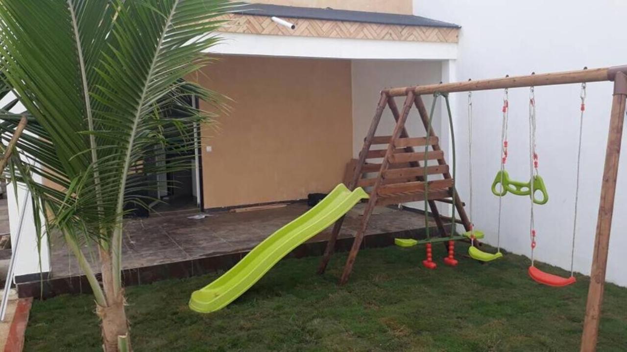 Saly - Villa Kage 6 Chambres -Clim-Wifi-Eau Chaude-Billard-Babyfoot-Ping Pong-Canal - Electricite Non Comprise Exteriér fotografie